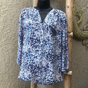 *NYDJ* V Neck Multi Blue Geometric Print Blouse Size Medium